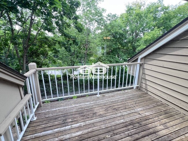 Building Photo - 2852 Kenwood Isles Dr