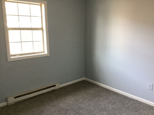 Building Photo - 3 Bedroom 1 Bathroom House