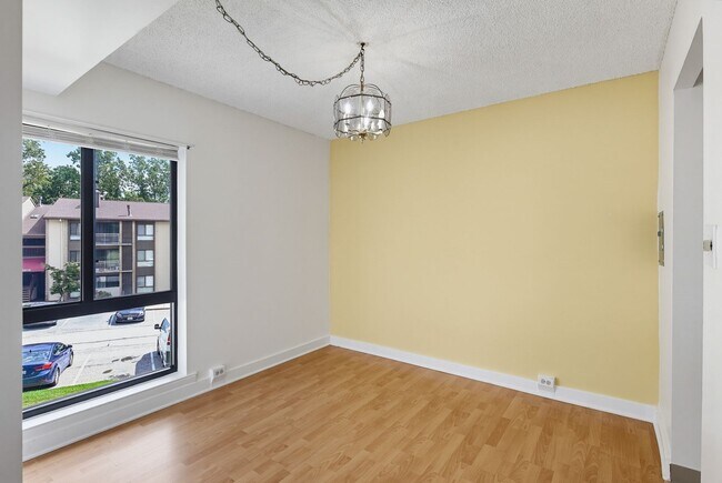 Building Photo - 5911 Tamar Dr