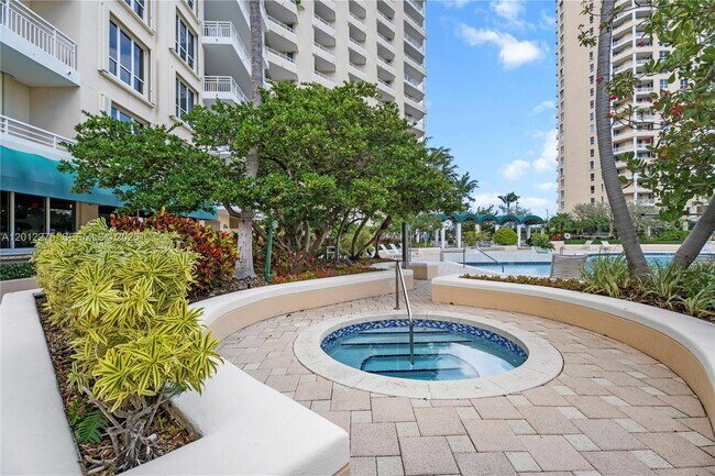 Building Photo - 888 Brickell Key Dr