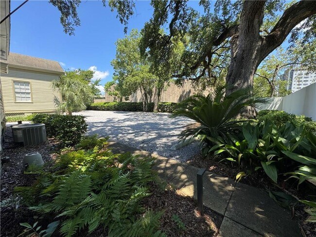 Building Photo - 808 Dauphin St