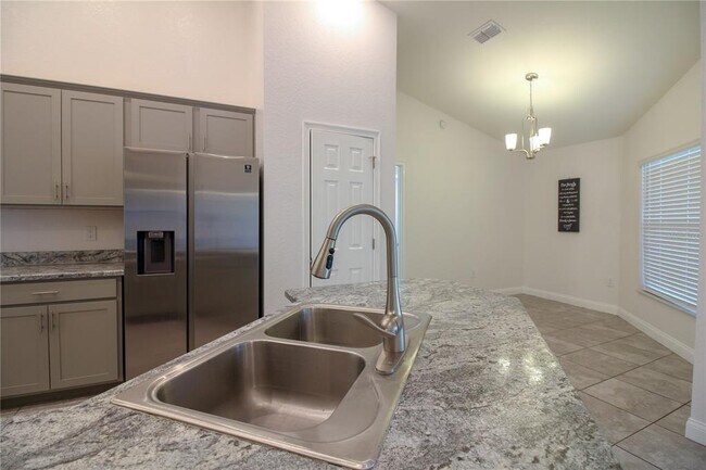 Building Photo - 5815 Christiansen Ct