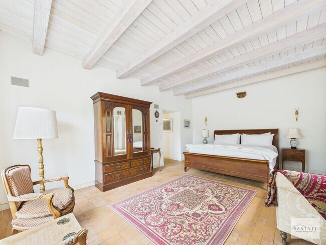 Building Photo - Downtown Fully Furnished Home Available Now!