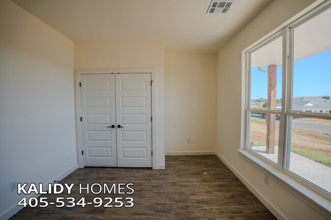 Building Photo - 2103 Kalidy Dr