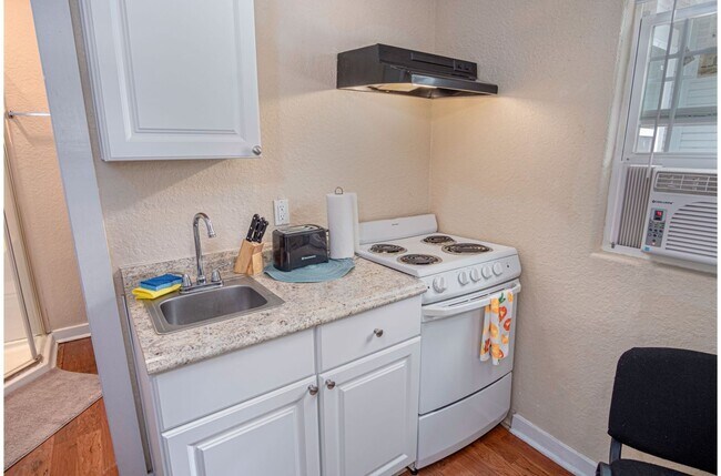 Building Photo - Douglas