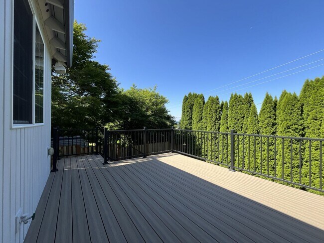 Building Photo - Beautifully Updated 3-Bedroom Bethany Home with Chef's Kitchen, Huge Bonus Room and Private Backyard