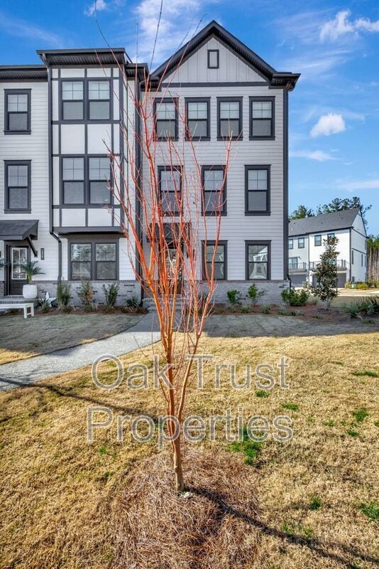 Building Photo - 236 Somerset Acrs Dr