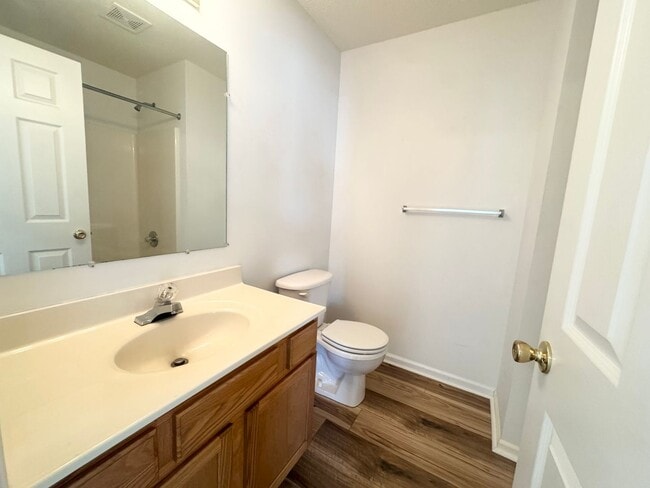 Building Photo - 111 Raintree Run