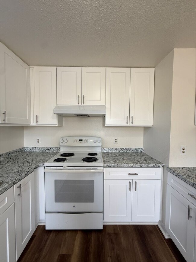 Building Photo - S12000