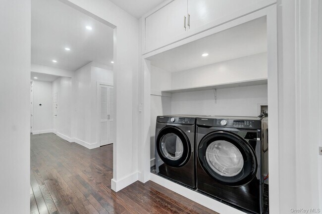 Building Photo - 251 E 46th St