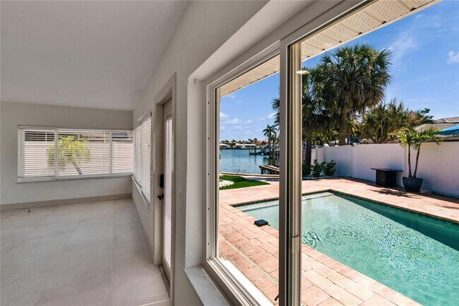 Building Photo - 1492 Sea Gull Dr S