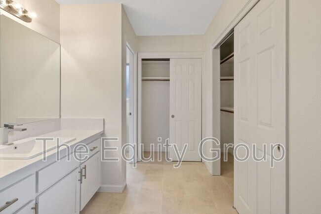 Building Photo - 500 N Tommy St