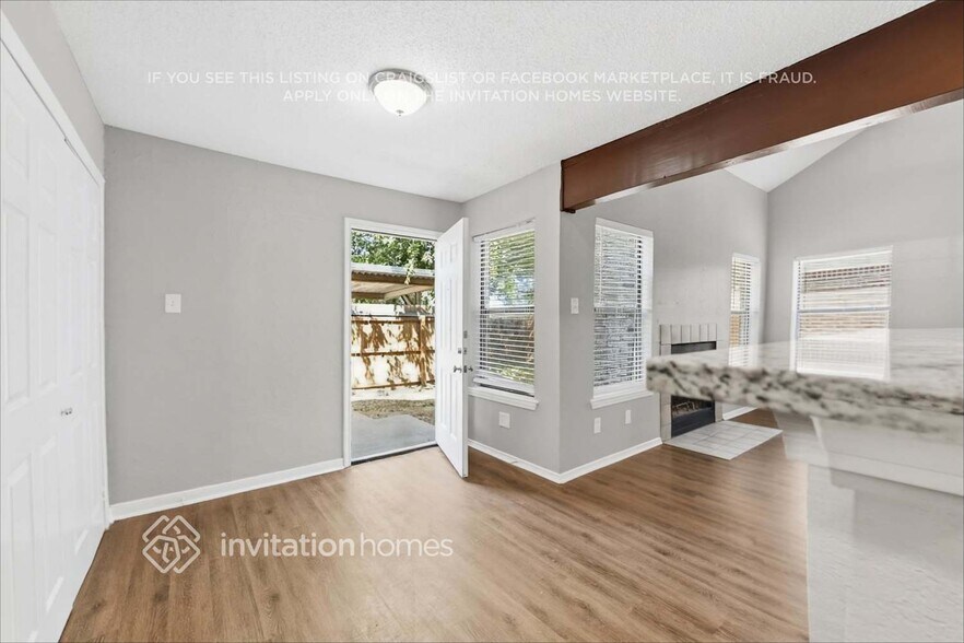Building Photo - 2036 Pheasant Dr