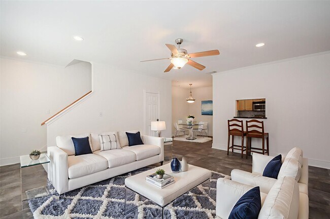 Building Photo - 9850 Pagewood Ln