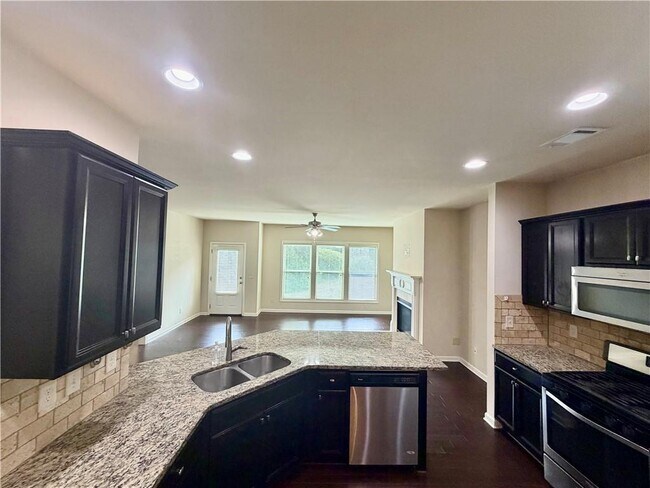 Building Photo - 4615 Woodbine Way