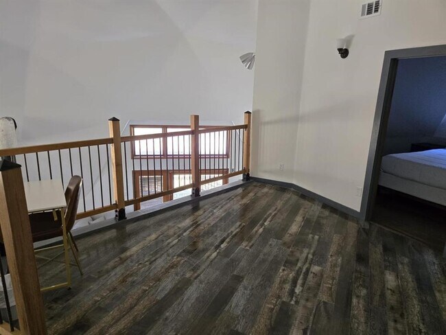 Building Photo - 425 Carriage Trail