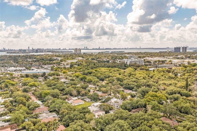 Building Photo - 320 NE 88th St