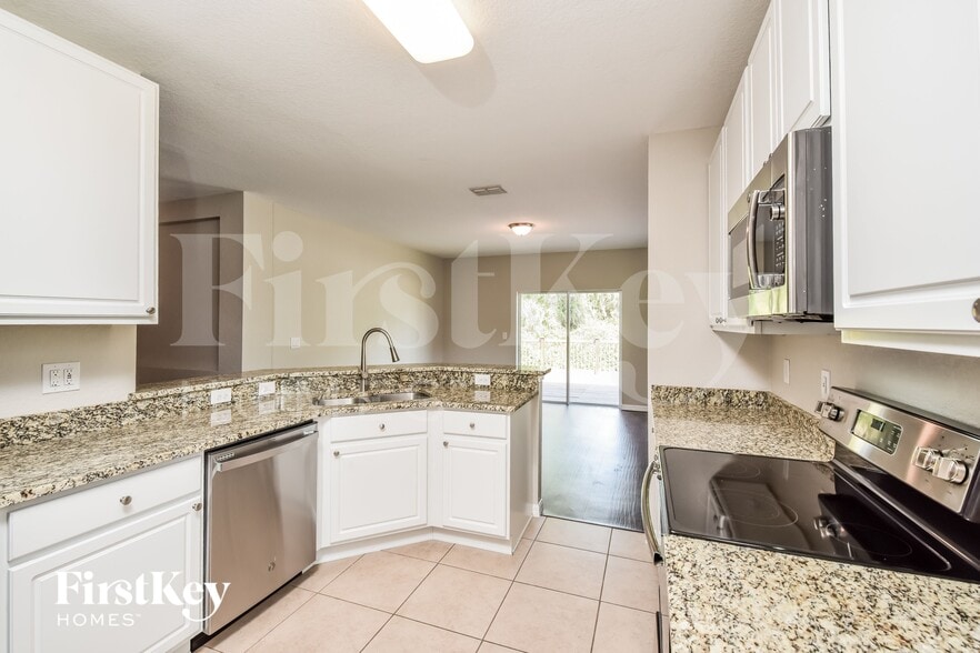 Building Photo - 3379 Toluca Terrace