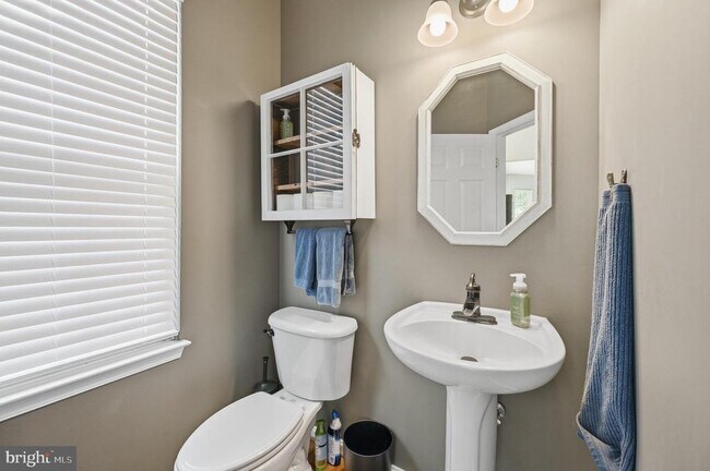 Building Photo - 753 Bonnie Ridge Dr NE