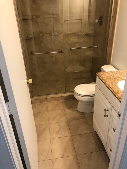 Building Photo - 866 SW 9th Street Cir