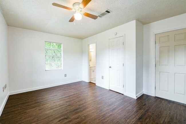 Building Photo - 24204 Linda Ln