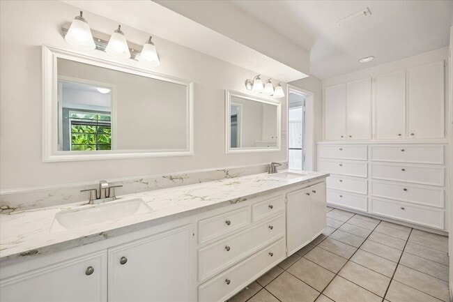 Building Photo - 7618 Bankside Dr