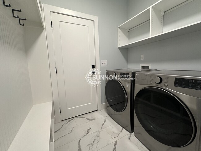 Building Photo - Gorgeous Updated 4 Bedroom Ranch Home