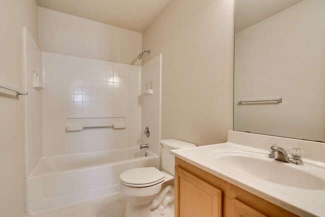 Building Photo - 8211 Leaning Oak Ct