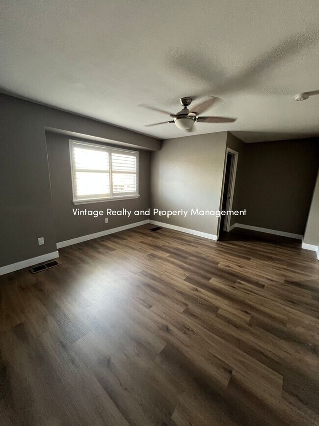 Building Photo - Ready To Go Top Of The Line 4 Bedroom Two ...