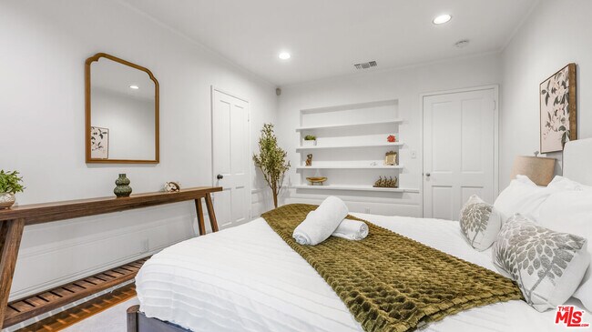 Building Photo - 10575 Holman Ave