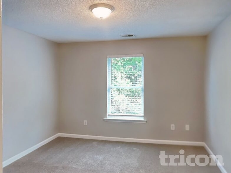 Building Photo - 111 Darbys Run Way