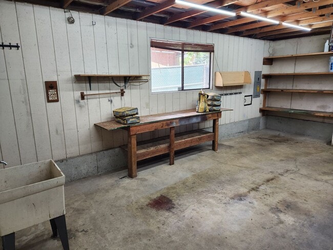 Building Photo - 3 Bedroom Rambler In Central Kitsap