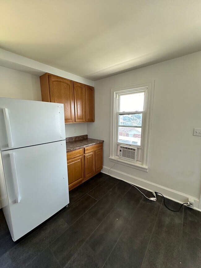 Building Photo - 404 4th St