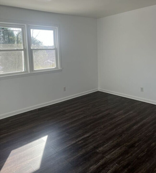 Building Photo - 1516 W Clara Dr