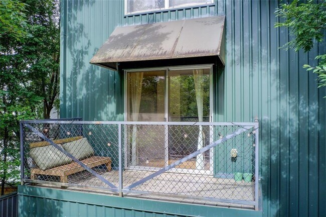 Building Photo - 241 Maynard Terrace SE