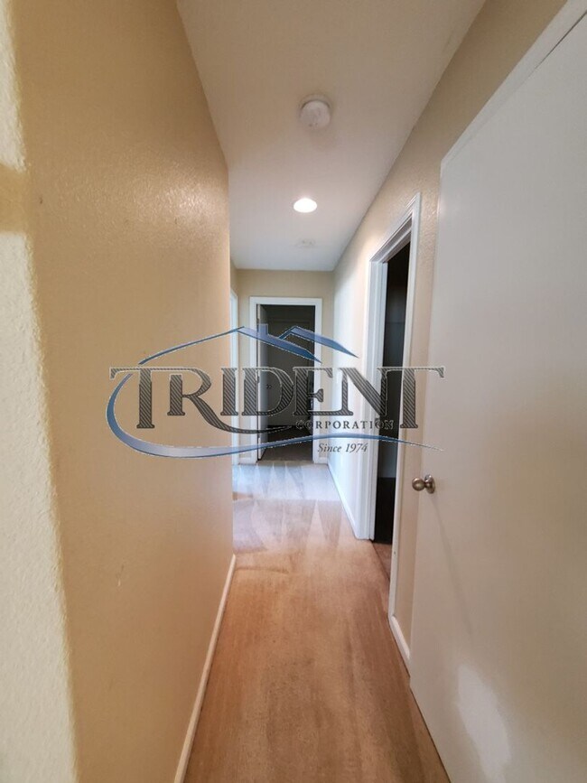 Building Photo - 3 bedroom bath near schools and parks