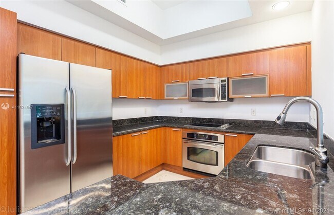 Building Photo - 15051 Royal Oaks Ln