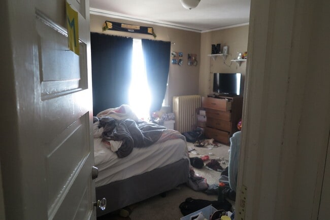 Building Photo - Maryland 6Bdrm House blocks from UWM Campus