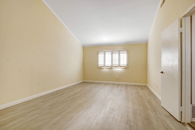 Building Photo - La Canada Townhouse In the Golf Course Community with great views