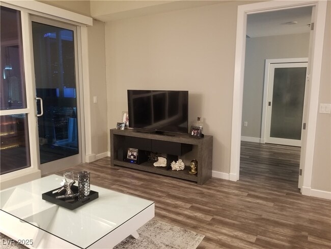 Building Photo - 4575 Dean Martin Dr