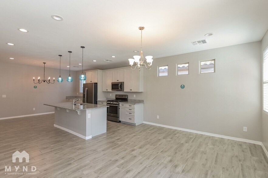 Building Photo - 20887 E Swan Dr