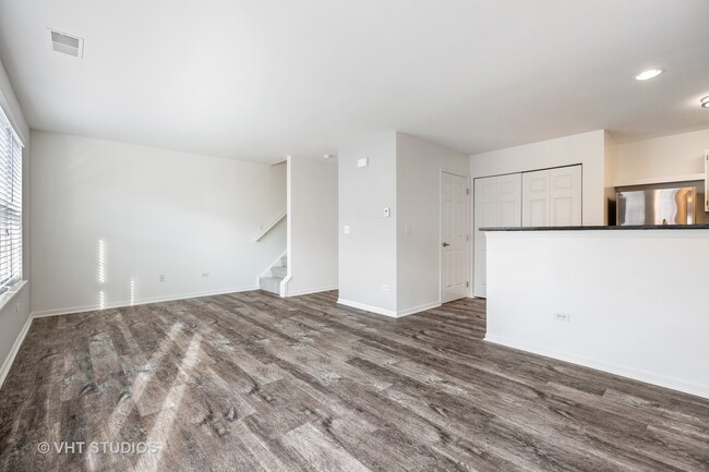 Building Photo - 431 Chopin Ct