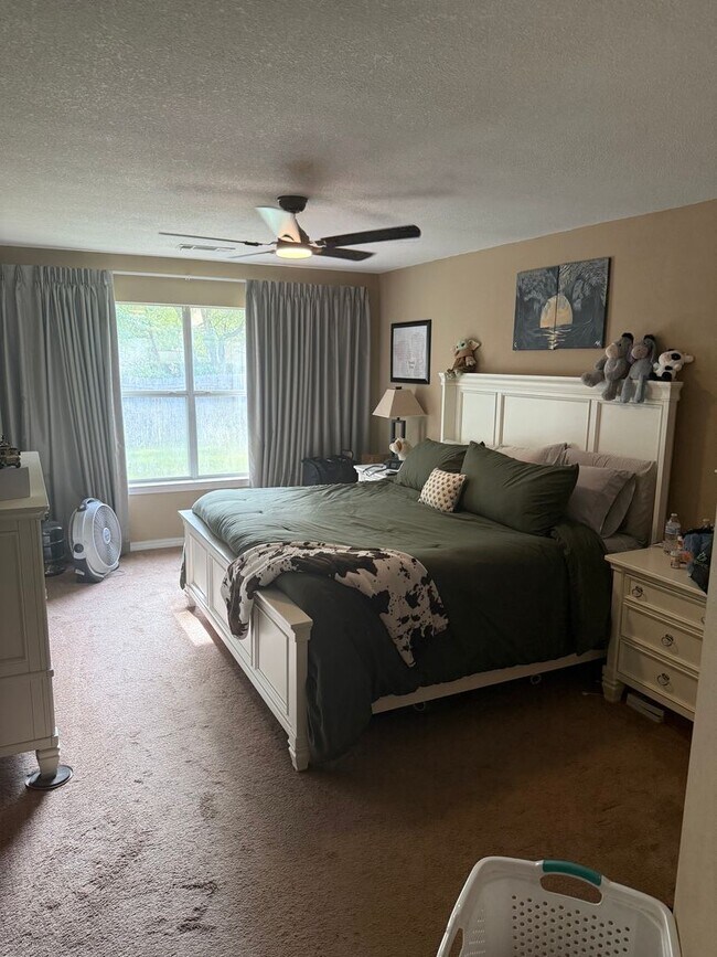 Building Photo - 4 Bedroom in Bluewater Bay (Professional Pictures Coming Soon!)