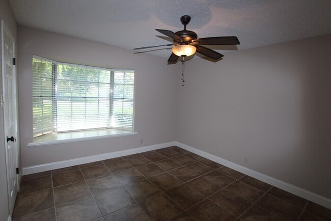 Building Photo - 3-bedroom, 2-bathroom gem!