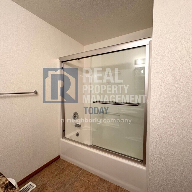 Building Photo - Remodeled Rambler In Gem Heights neighborh...