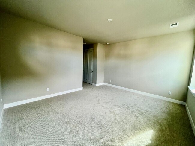 Building Photo - **$1000 off Move in Special** 5 bed 4 Bath IMMACULATE NEW BUILD in THORNTON!!