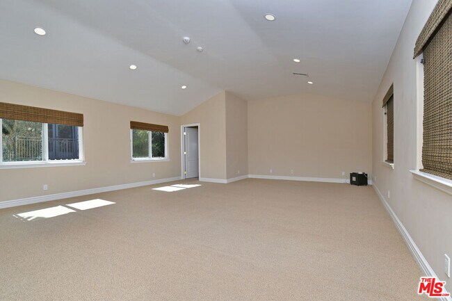 Building Photo - 12207 Cantura St