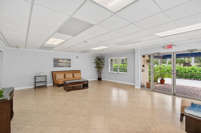 Building Photo - 290 W Palmetto Park Rd