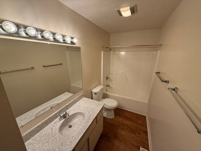 Building Photo - 1105 W Parkway Ave