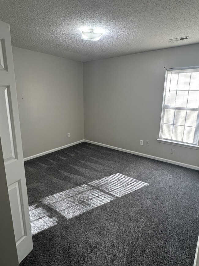 Building Photo - 1304 Wyngate Dr